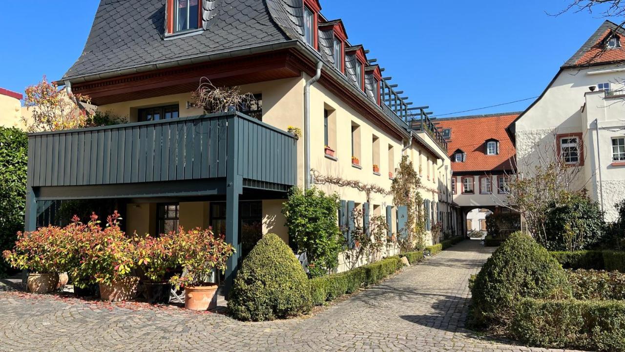 Im Stadionischem Hof *